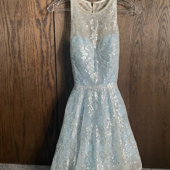 Homecoming dress - Picture 2 of 2